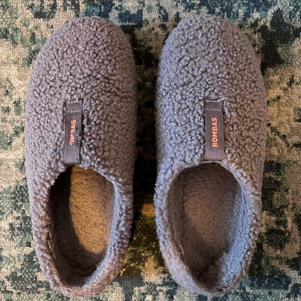 Bombas Women's Fuzzy lavender Slippers